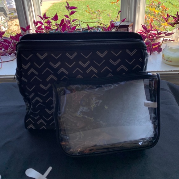 Thirty One Gifts Essentials Beauty Duo - Picture 2 of 4